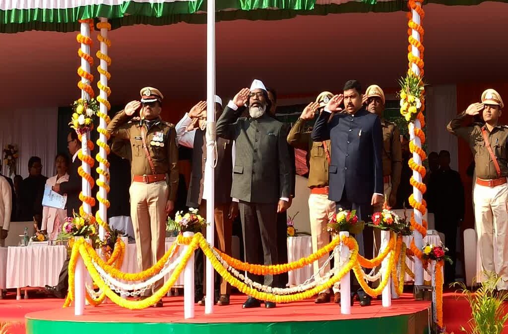 On-the-occasion-of-Republic-Day-CM-Hemant-Soren-hoisted-the-tricolor-in-the-sub-capital